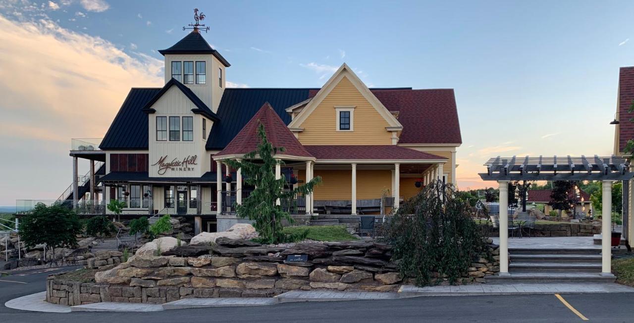 Magnetic Hill Winery Hotel Moncton Kültér fotó